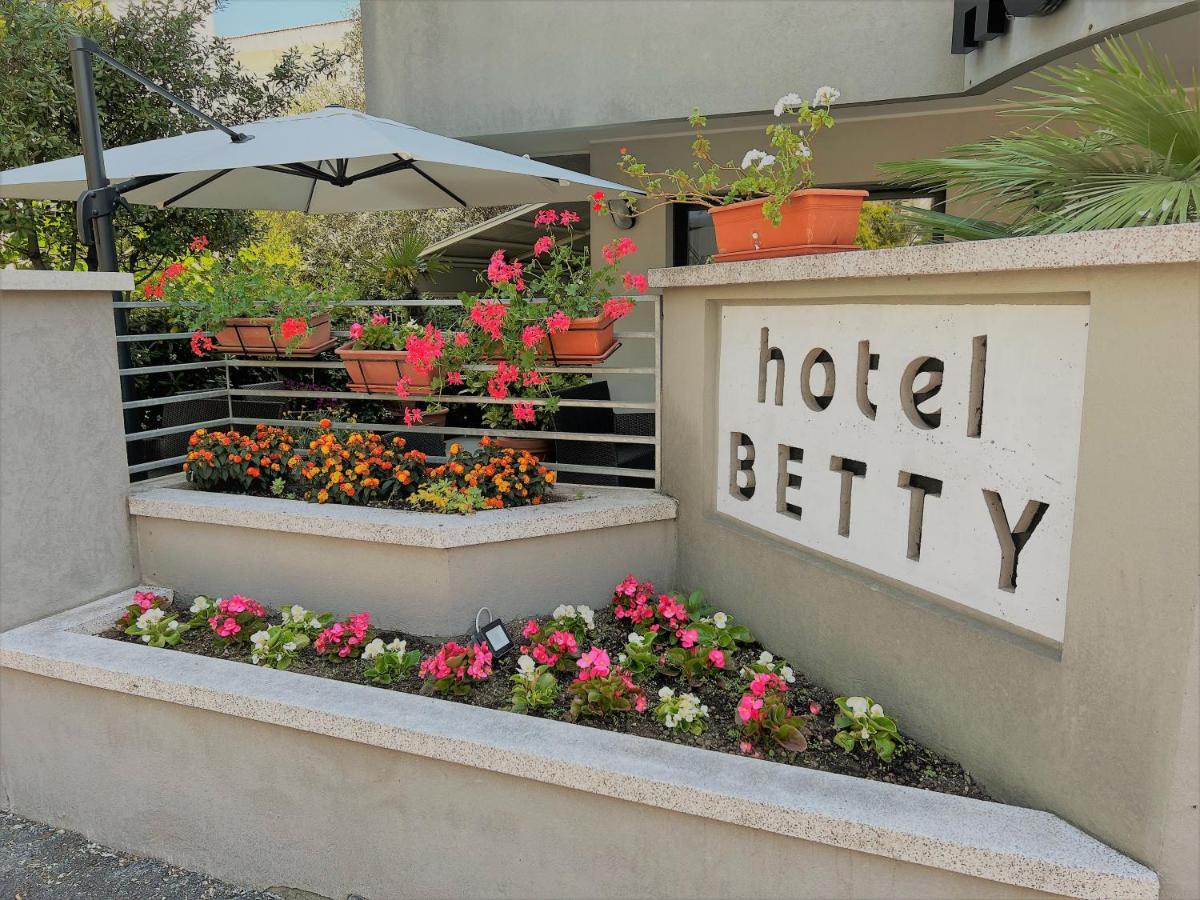 Hotel Betty Rimini Exterior foto